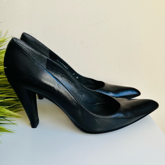 Stuart Weitzeman | Classic Leather Pumps - Picture 14 of 16